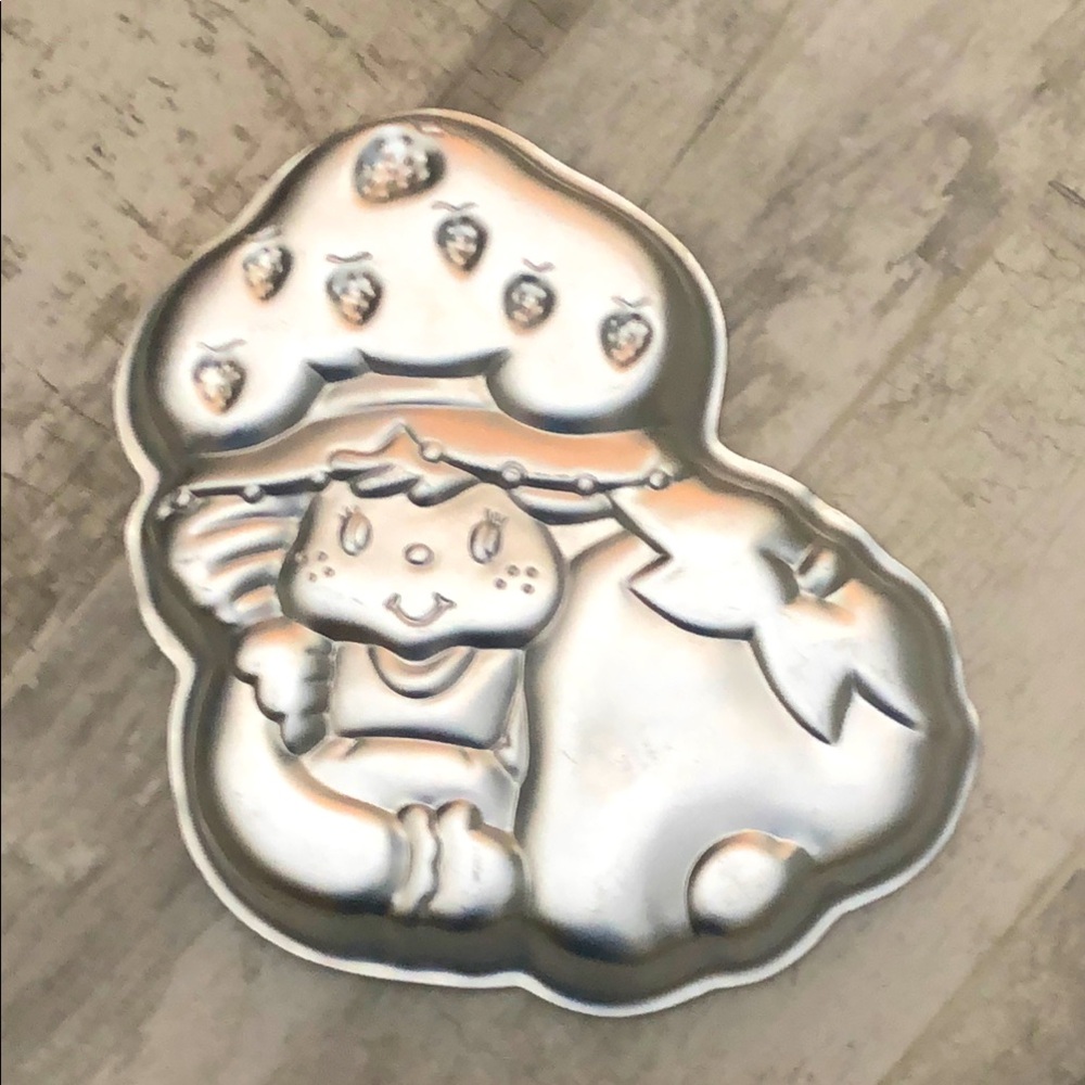 Vintage 1981 Strawberry Shortcake Cake Pan